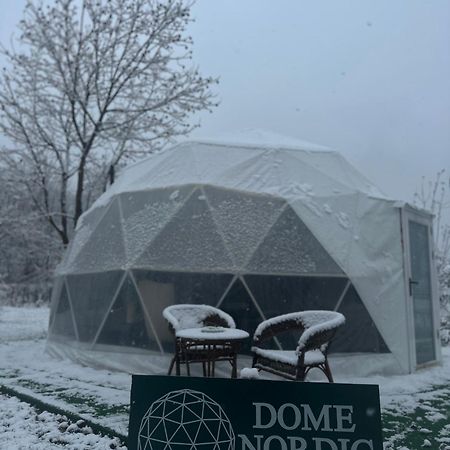 The Frog Glamping Hotell Horezu Eksteriør bilde