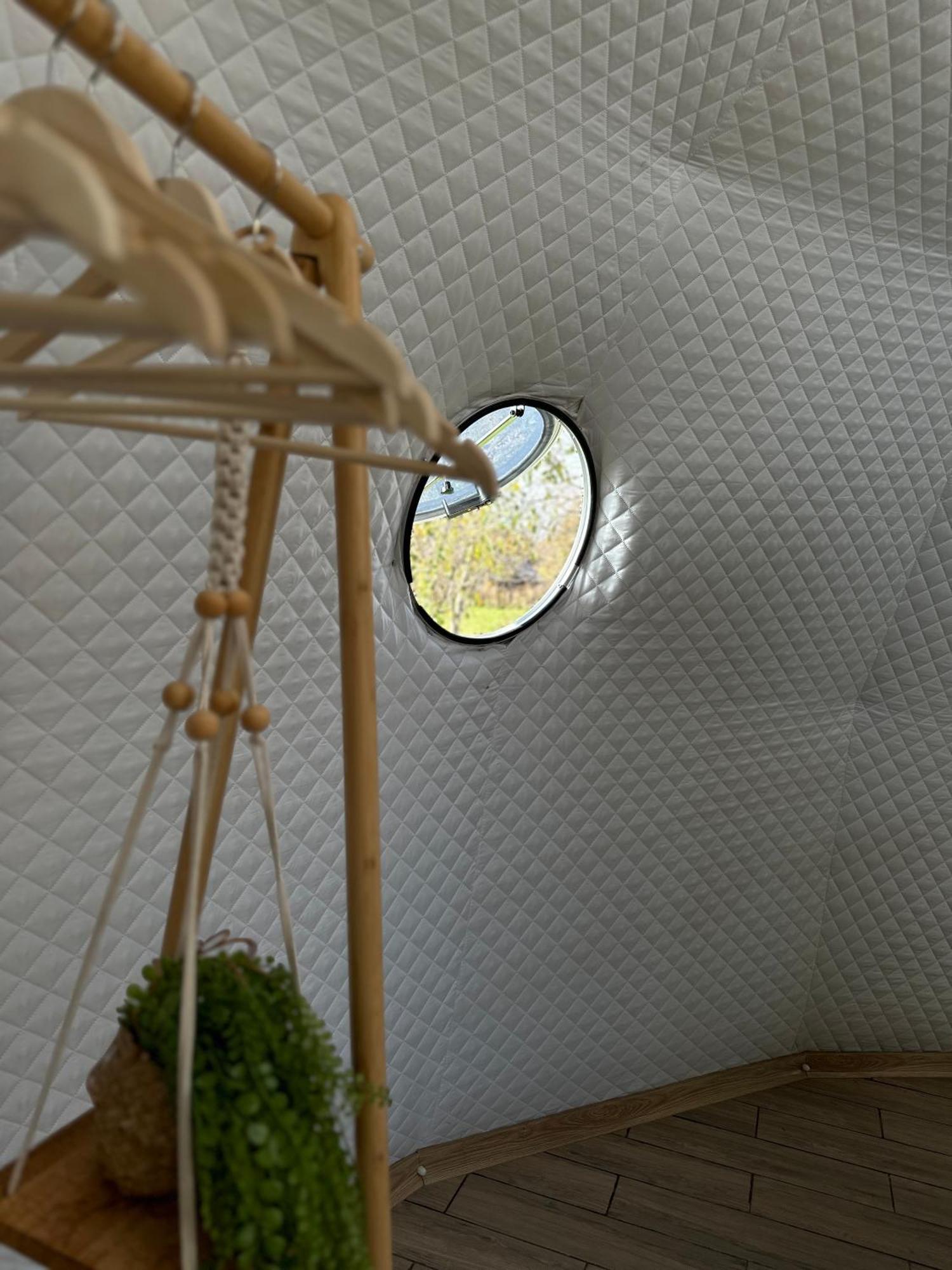 The Frog Glamping Hotell Horezu Eksteriør bilde