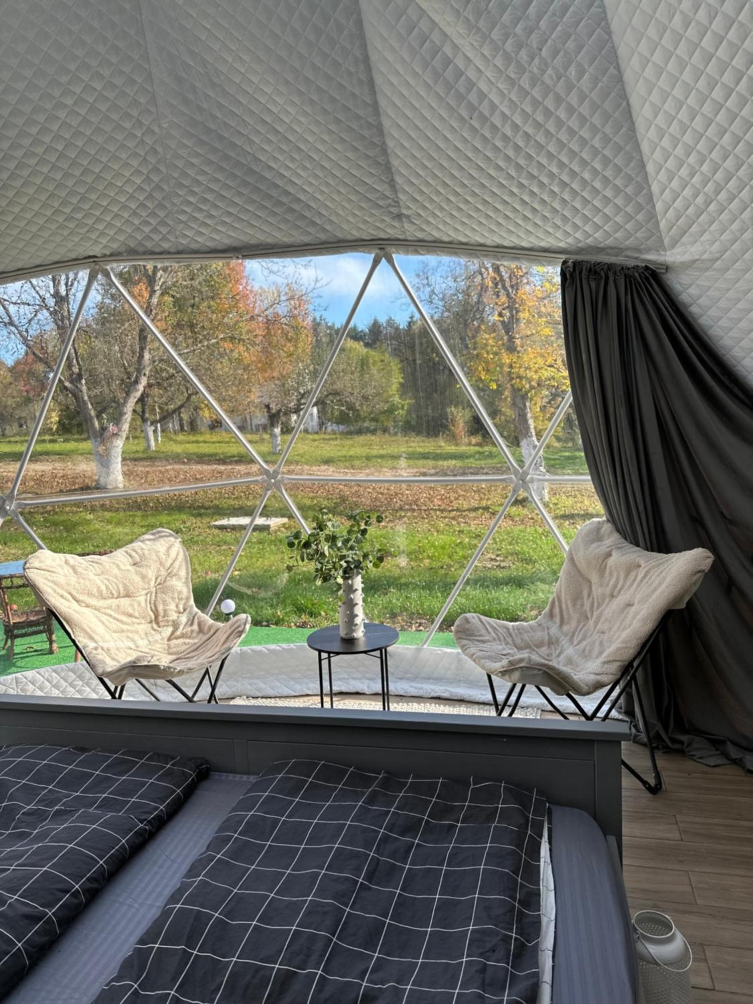 The Frog Glamping Hotell Horezu Eksteriør bilde
