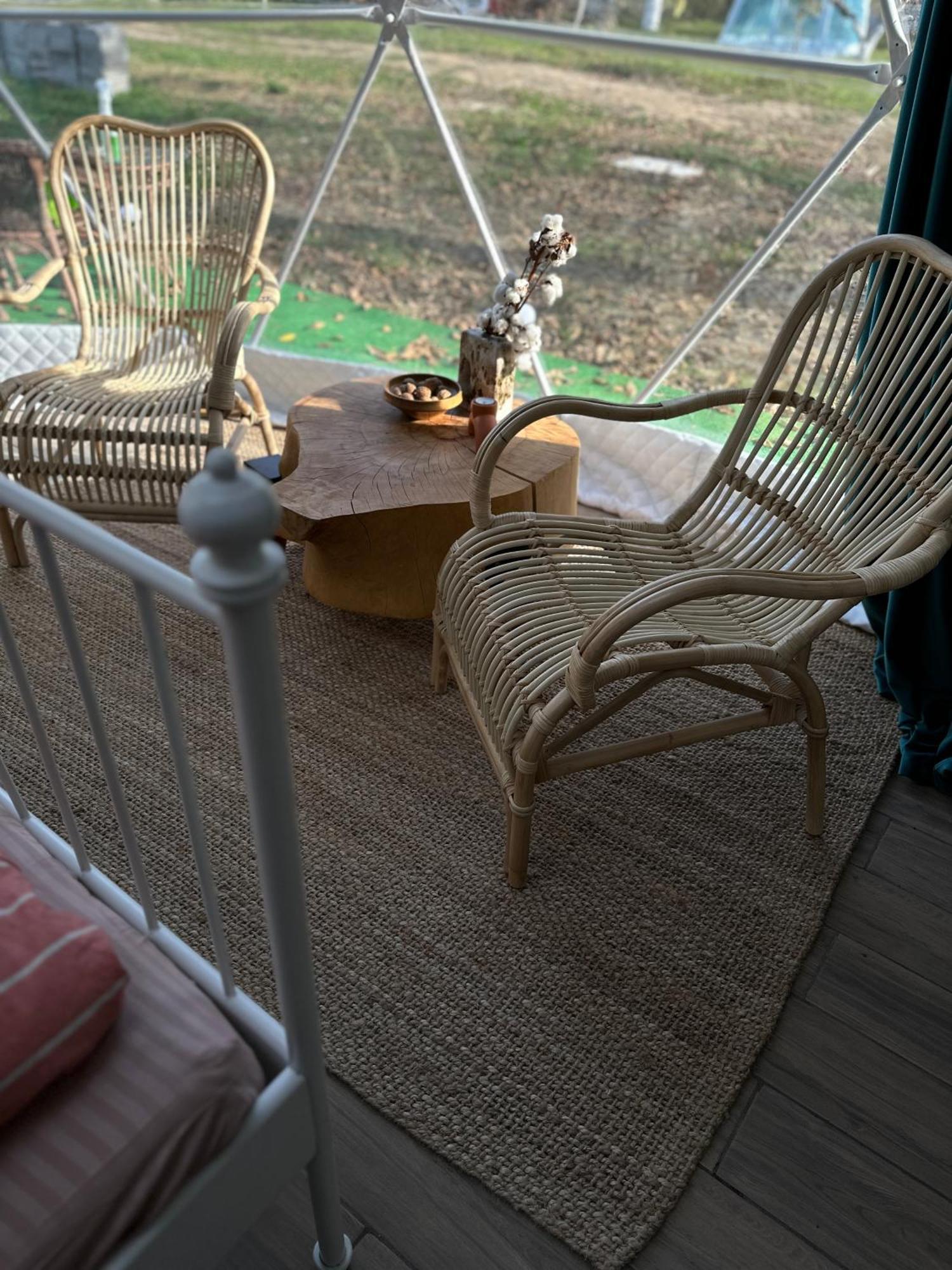 The Frog Glamping Hotell Horezu Eksteriør bilde