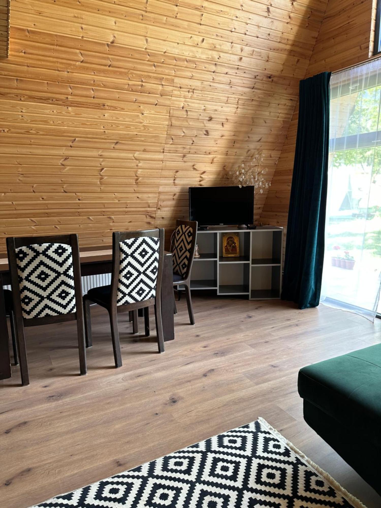 The Frog Glamping Hotell Horezu Eksteriør bilde