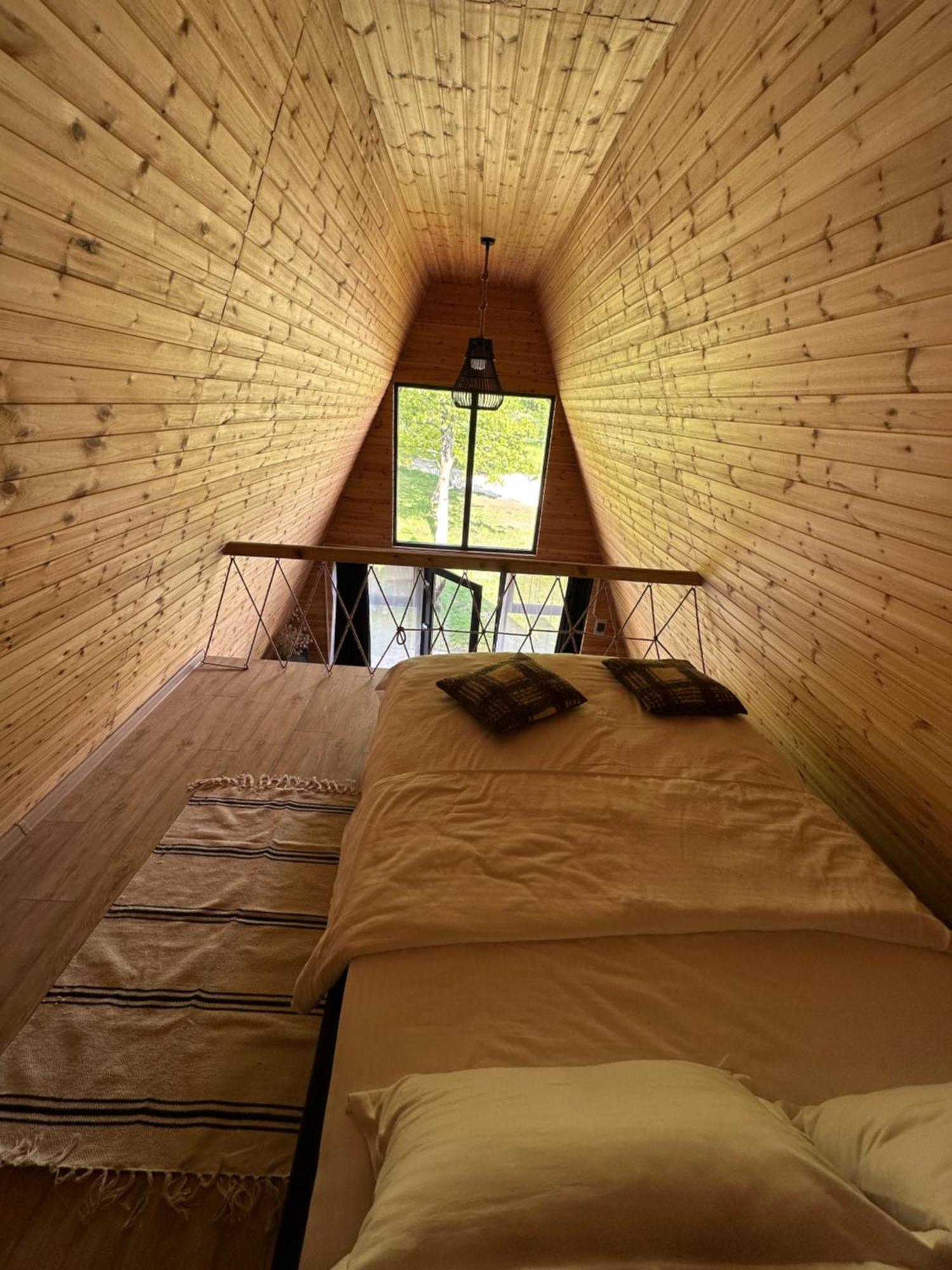 The Frog Glamping Hotell Horezu Eksteriør bilde