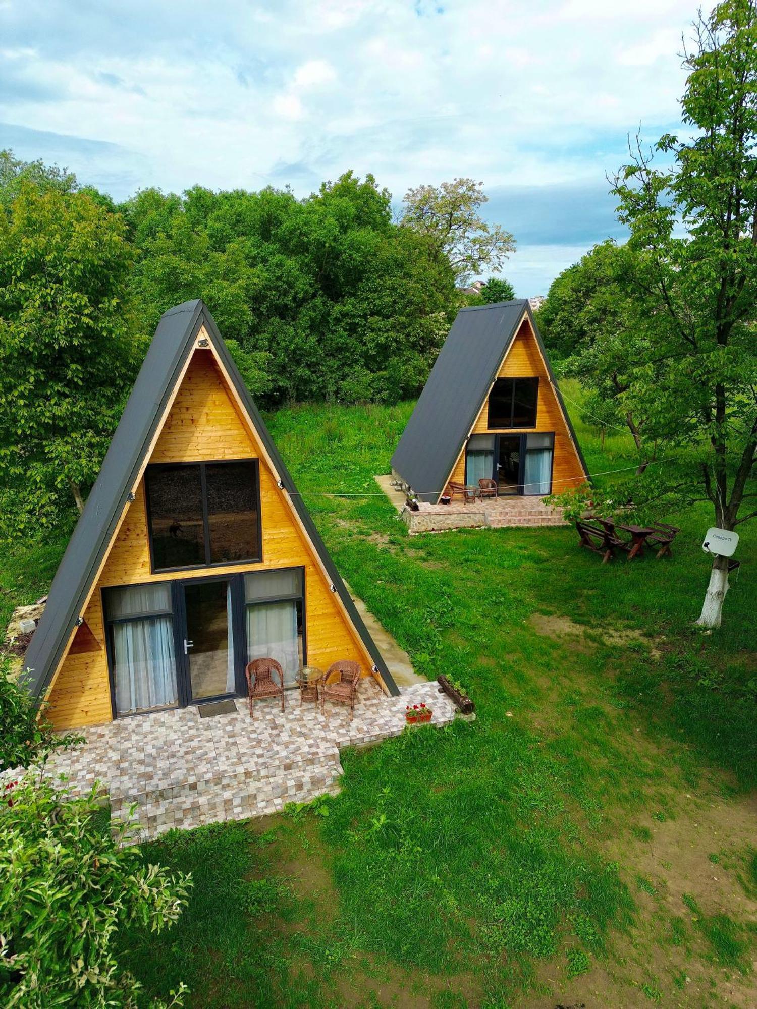 The Frog Glamping Hotell Horezu Eksteriør bilde
