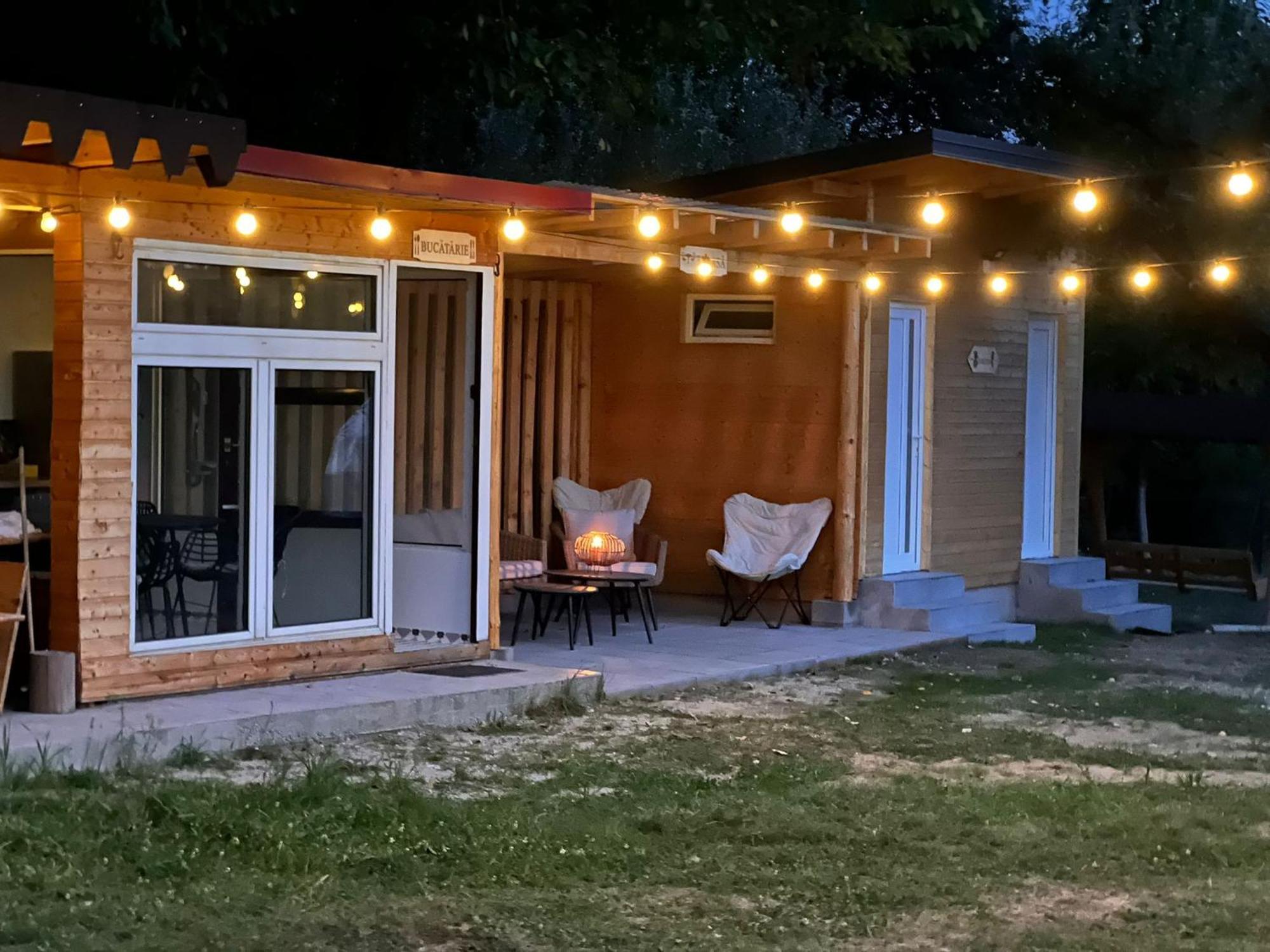 The Frog Glamping Hotell Horezu Eksteriør bilde