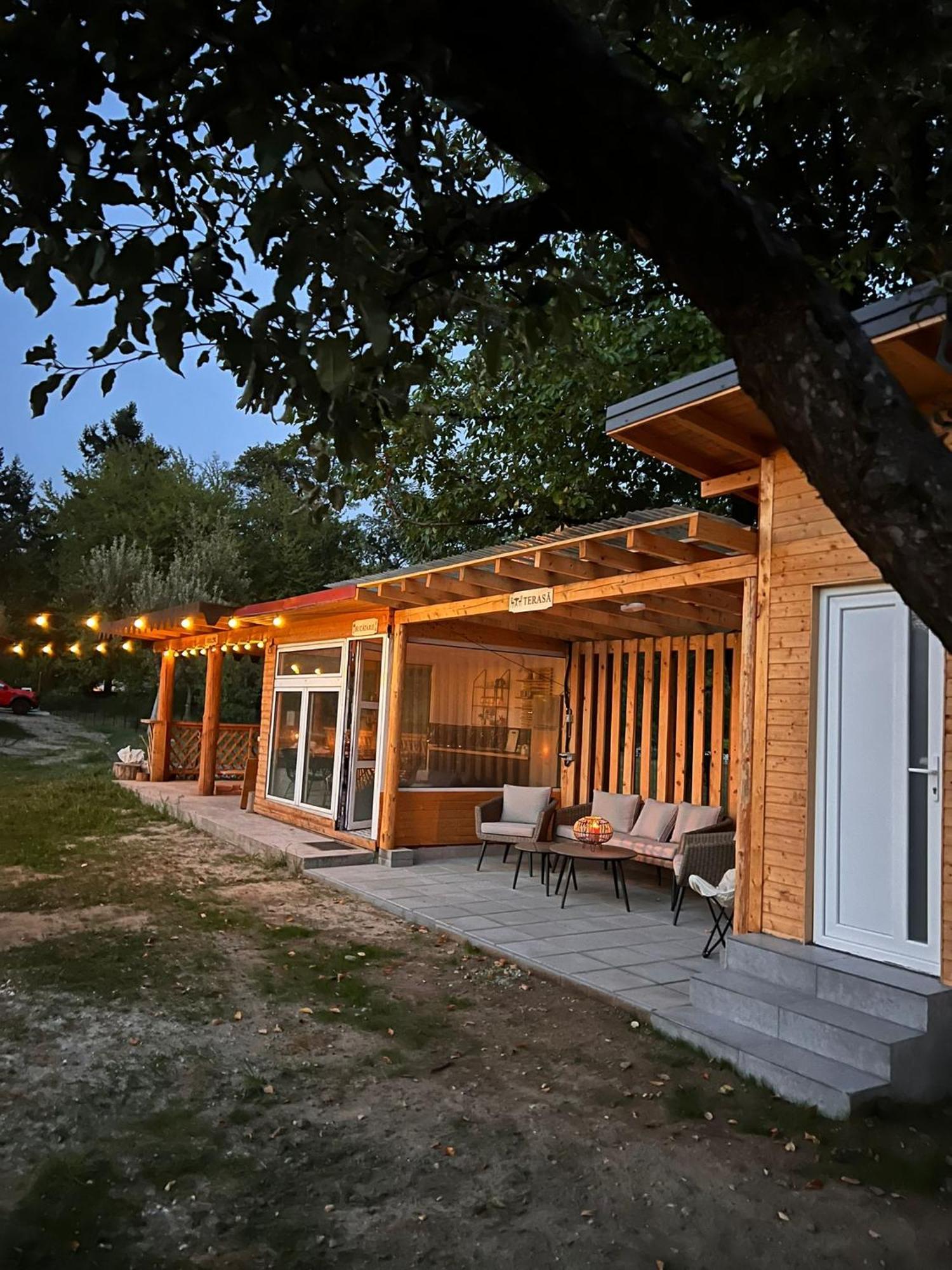 The Frog Glamping Hotell Horezu Eksteriør bilde