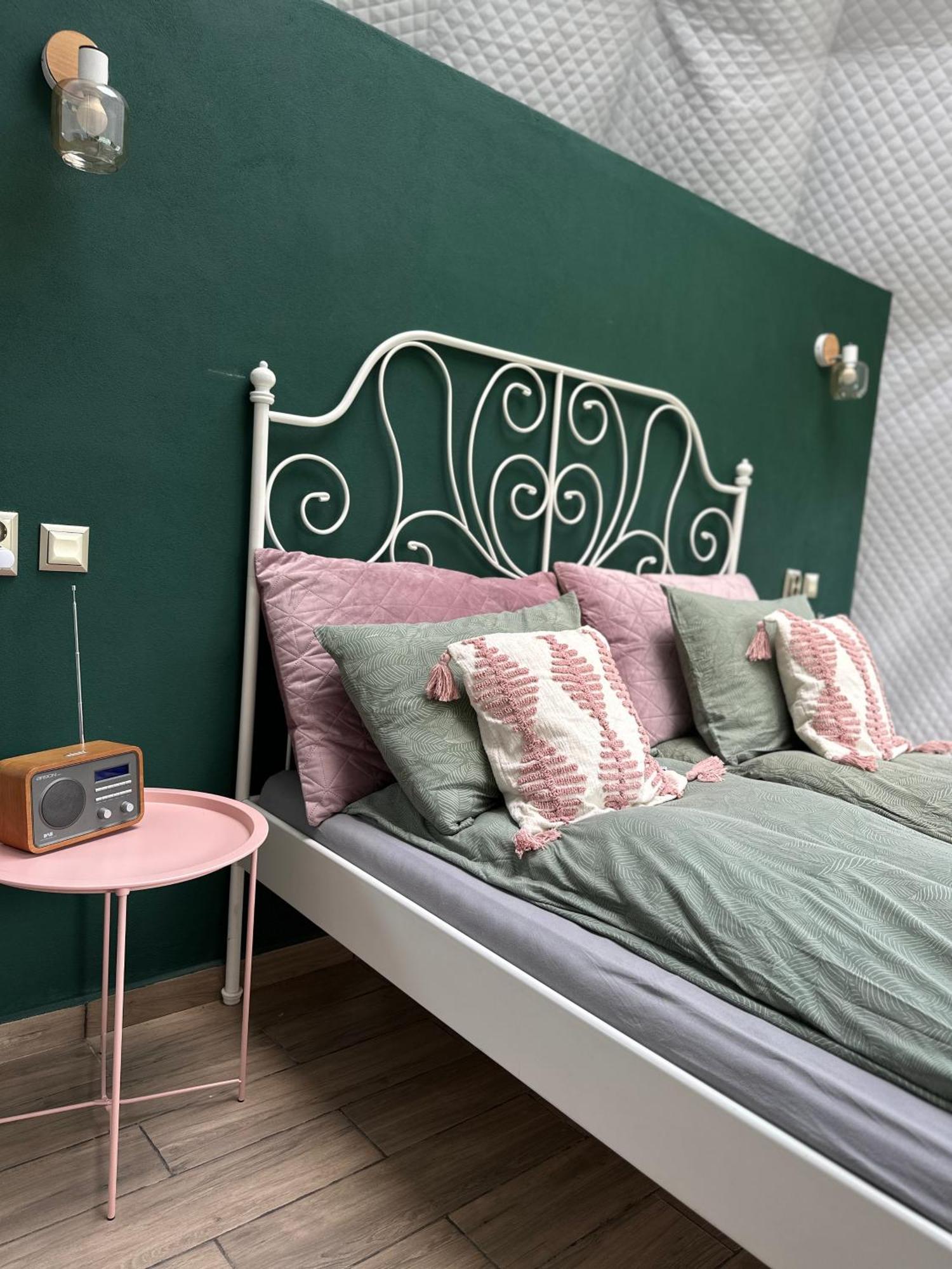 The Frog Glamping Hotell Horezu Eksteriør bilde