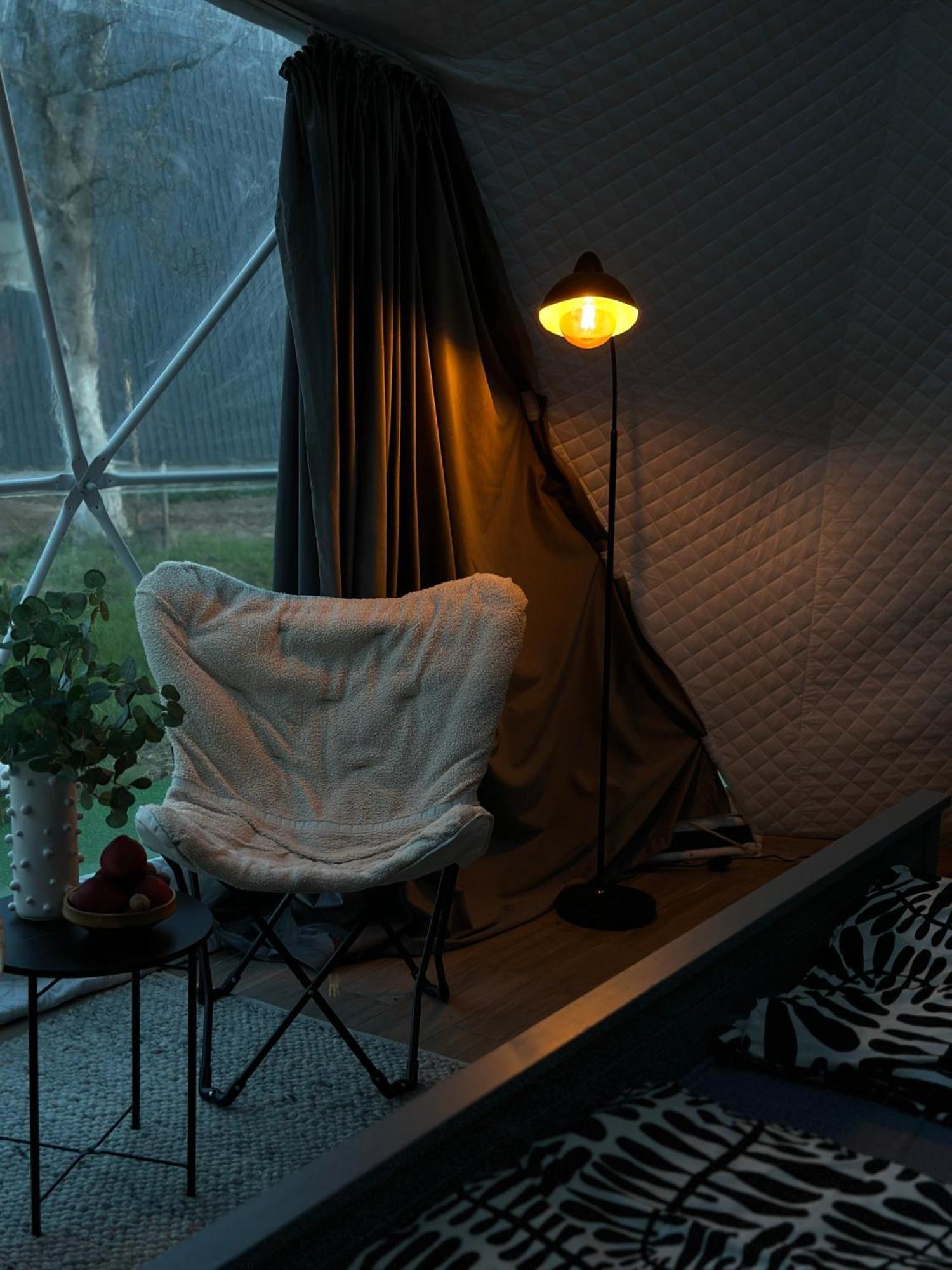 The Frog Glamping Hotell Horezu Eksteriør bilde