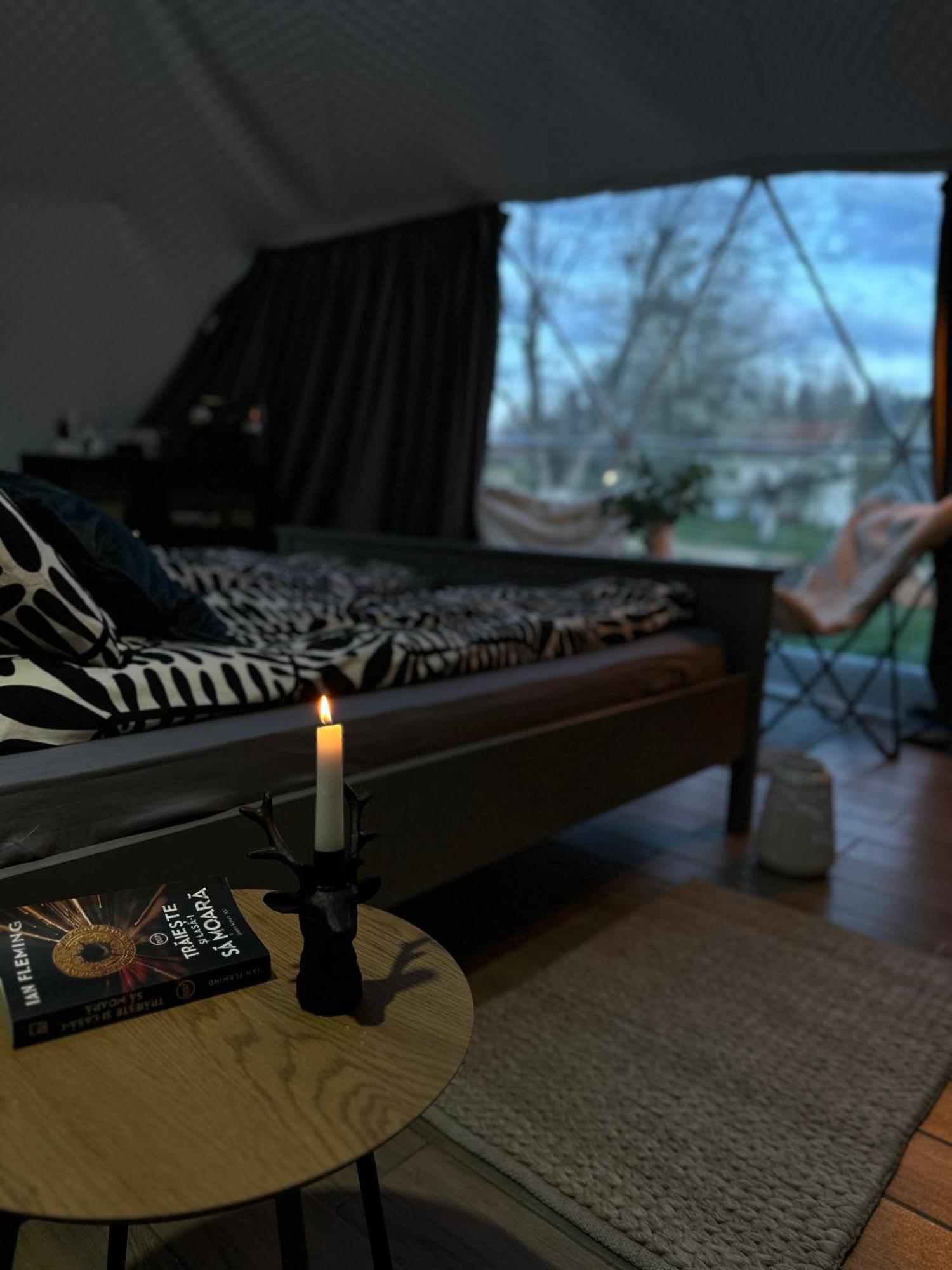 The Frog Glamping Hotell Horezu Eksteriør bilde